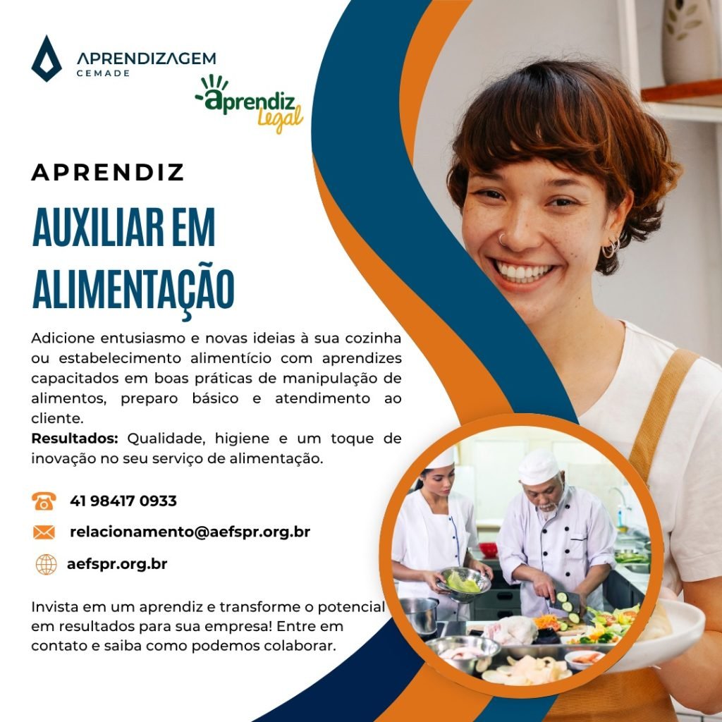 Uma jovem sorrindo em um ambiente de serviço de alimentação, com dois chefs trabalhando ao fundo, ilustrando auxiliar em alimentação para menor aprendiz no estado do Paraná em Curitiba, em conformidade com a Lei da Aprendizagem. O texto destaca serviços de aprendiz de auxiliar em alimentação.